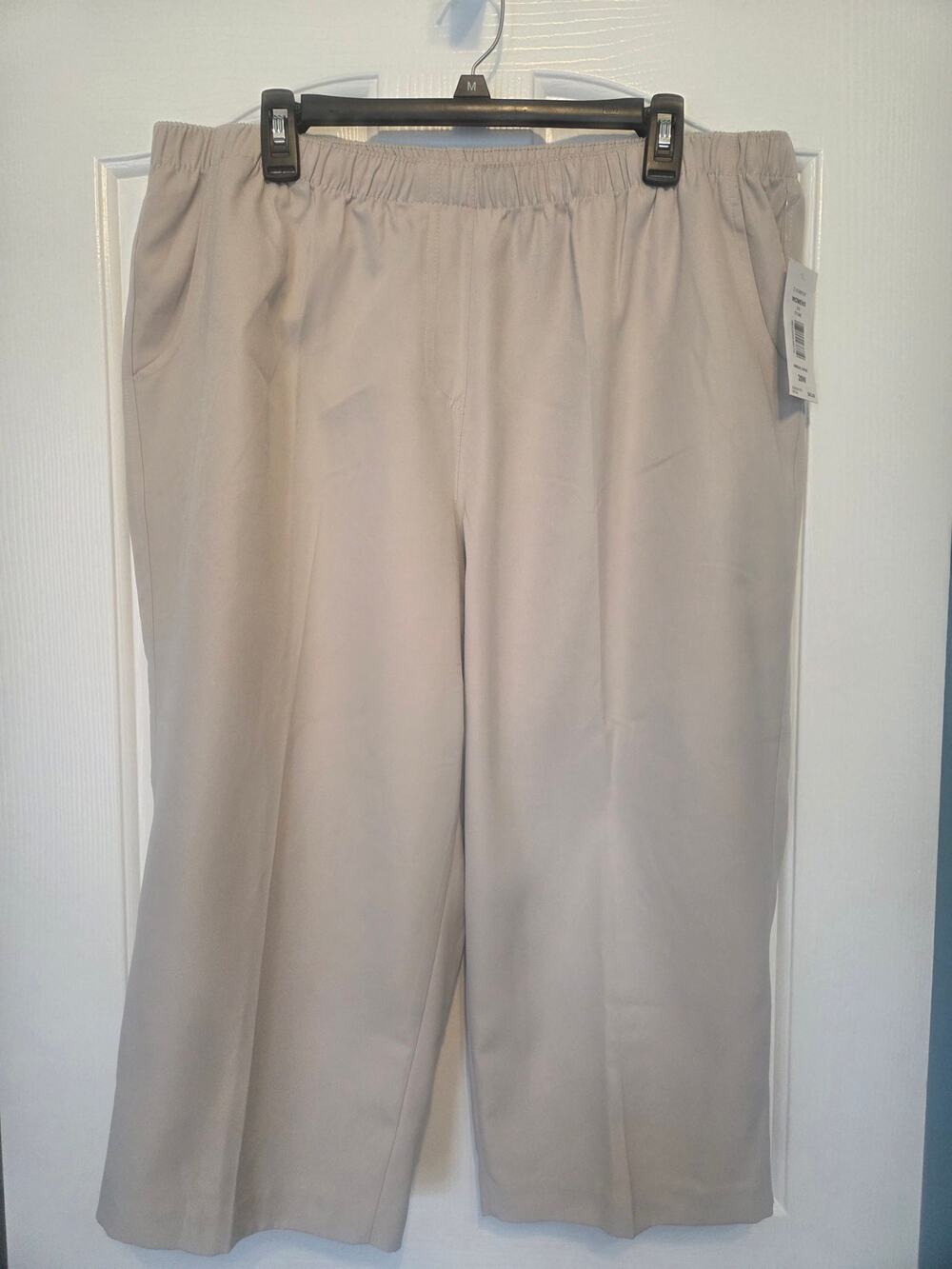 Women's ALIA Light Beige Capri Pants. Size 20W